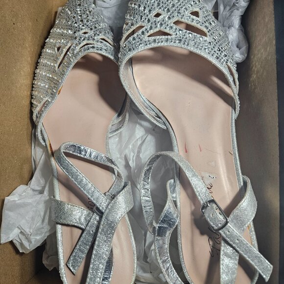 Silver Glitter Block Heels – Elegant & Comfy for Weddings or Parties - Picture 5 of 6